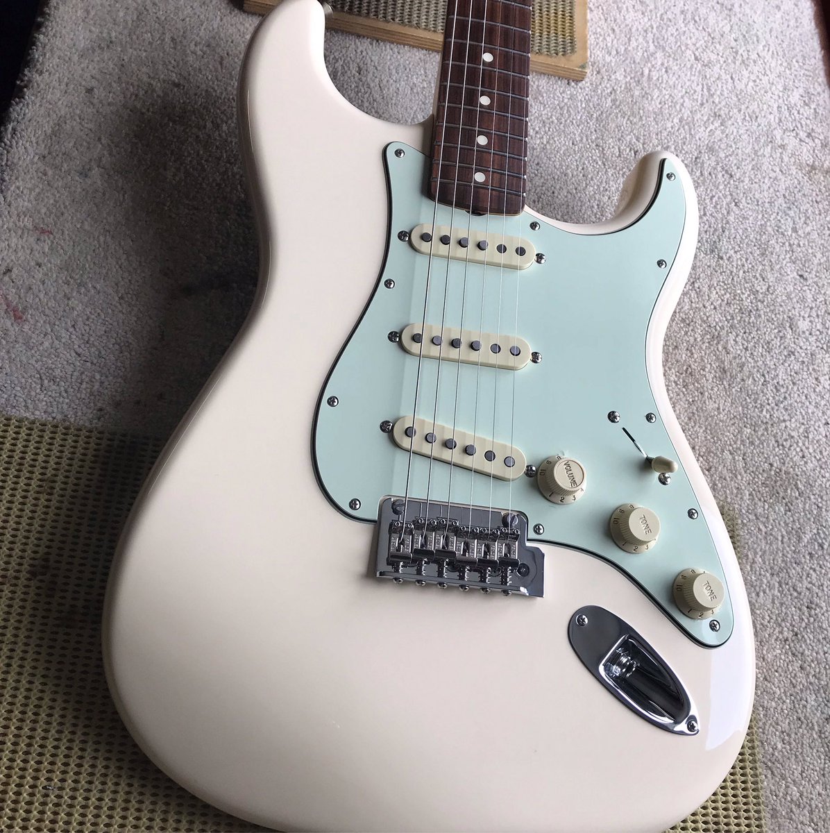 ABGuitartech's tweet photo. Well impressed with the few @Fender Vintera range I’ve had in - this brand new 60’s Modified Strat example is another great example! #fender #fenderstrat #fenderstratocaster #strat #stratocaster #fendervintera #guitartech #guitartechnician #guitarrepair #guitarrepairs https://t.co/QtdKdpkICr