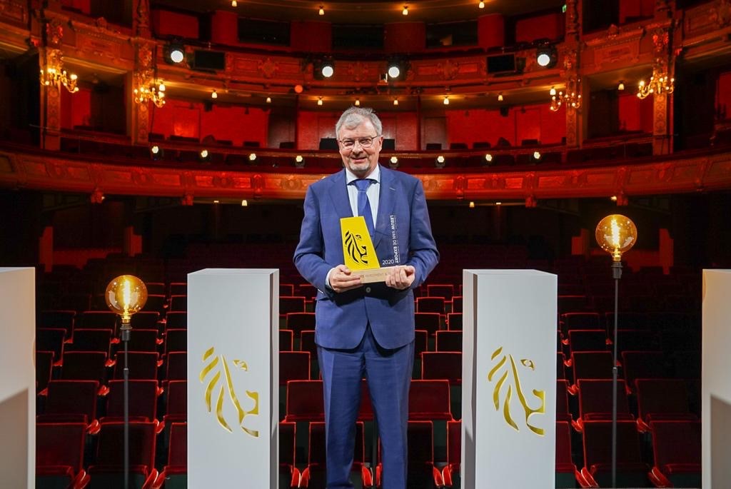 CTillekaerts's tweet photo. Een indrukwekkende mix van innovatieve spirit en lokale verankering. Daarmee overtuigde voedings- snijmachineproducent FAM de jury. 
👏Proficiat aan CEO Mark Van Hemelrijk &amp; zijn team met de Leeuw van de Export 2020 cat 2 (> 50 medewerkers).
#TechMakesFlandersTick
#lvde2020 https://t.co/9gKGRq6Hjj