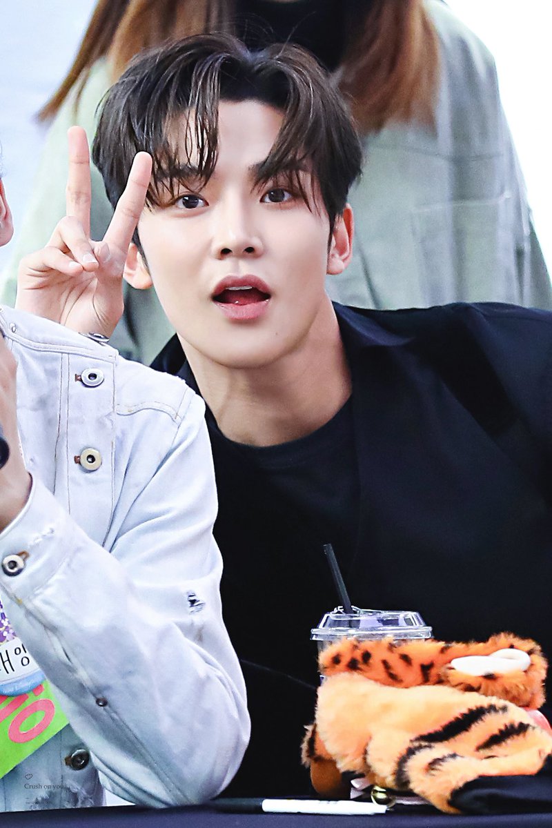 softrowoonpics's tweet photo. 190302 → crush on you https://t.co/0mttDbcJuQ