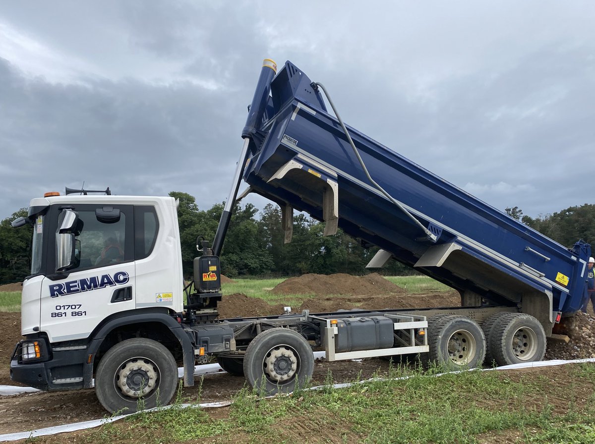 remacmaterials's tweet photo. Muck Away Services Throughout Hertfordshire &amp; Greater London. 

#muckaway #tipperservice #crushconcrete #recycledaggregates #concreteaway #london #hertfordshire

https://t.co/bUBWCURFRh

01707 861 861 https://t.co/whxRN6H3po