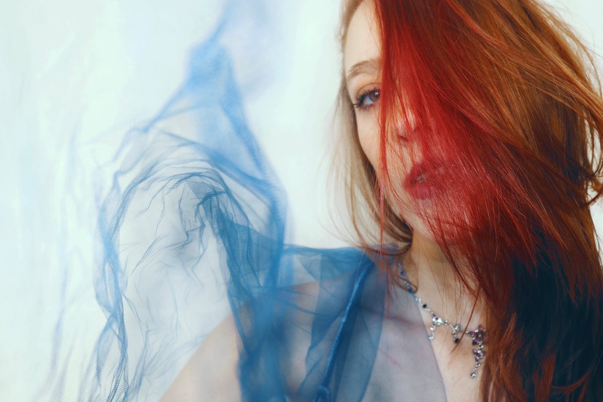 Bella Musser is taking you on an intense and emotional ride with new single 'Unlovable'.

Sit down and listen.

bit.ly/ReviewUnlovable