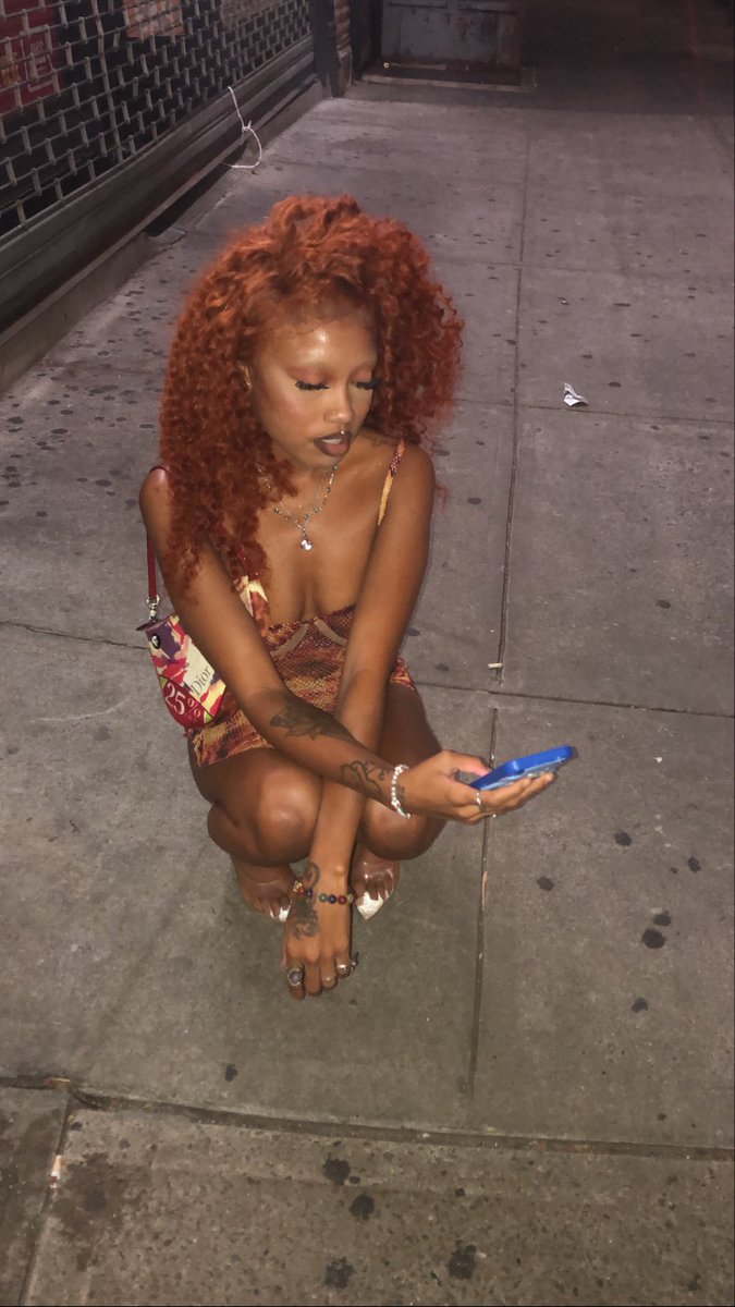 unicornnss_'s tweet photo. sometimes i forget what i look like https://t.co/kiqM50Noy0