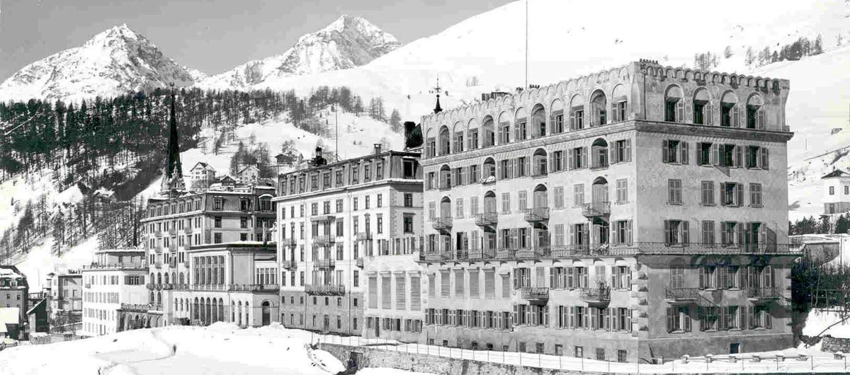 Hättet ihr es gewusst: Im Sommer 1879 erstrahlen im Speisesaal des @Kulm_Hotel in @EngadinStMoritz elektrische Kohlbogenlampen. Es ist das erste Mal, dass in der Schweiz elektrisches Licht brennt. #wisdomwednesday https://t.co/i735PxI9Bg