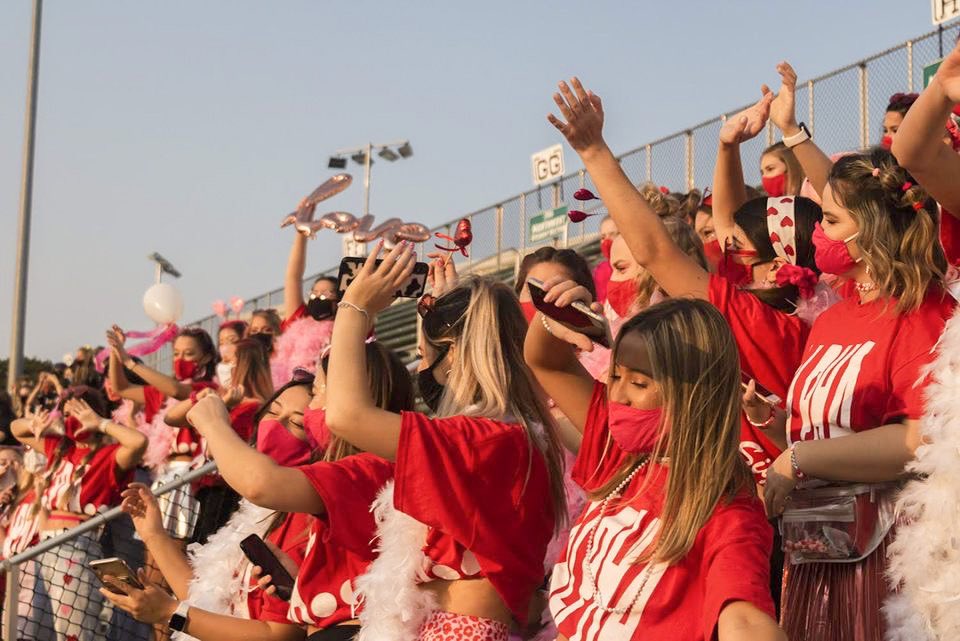 toweryearbk's tweet photo. Sorority recruitment took place virtually over September 17th - September 20th, and ended with a short in-person Bid Day celebration on Monday September 21st.

Photos taken by Tower photographers Addy Bradbury and Emily Lloyd https://t.co/qMjUGooMbL