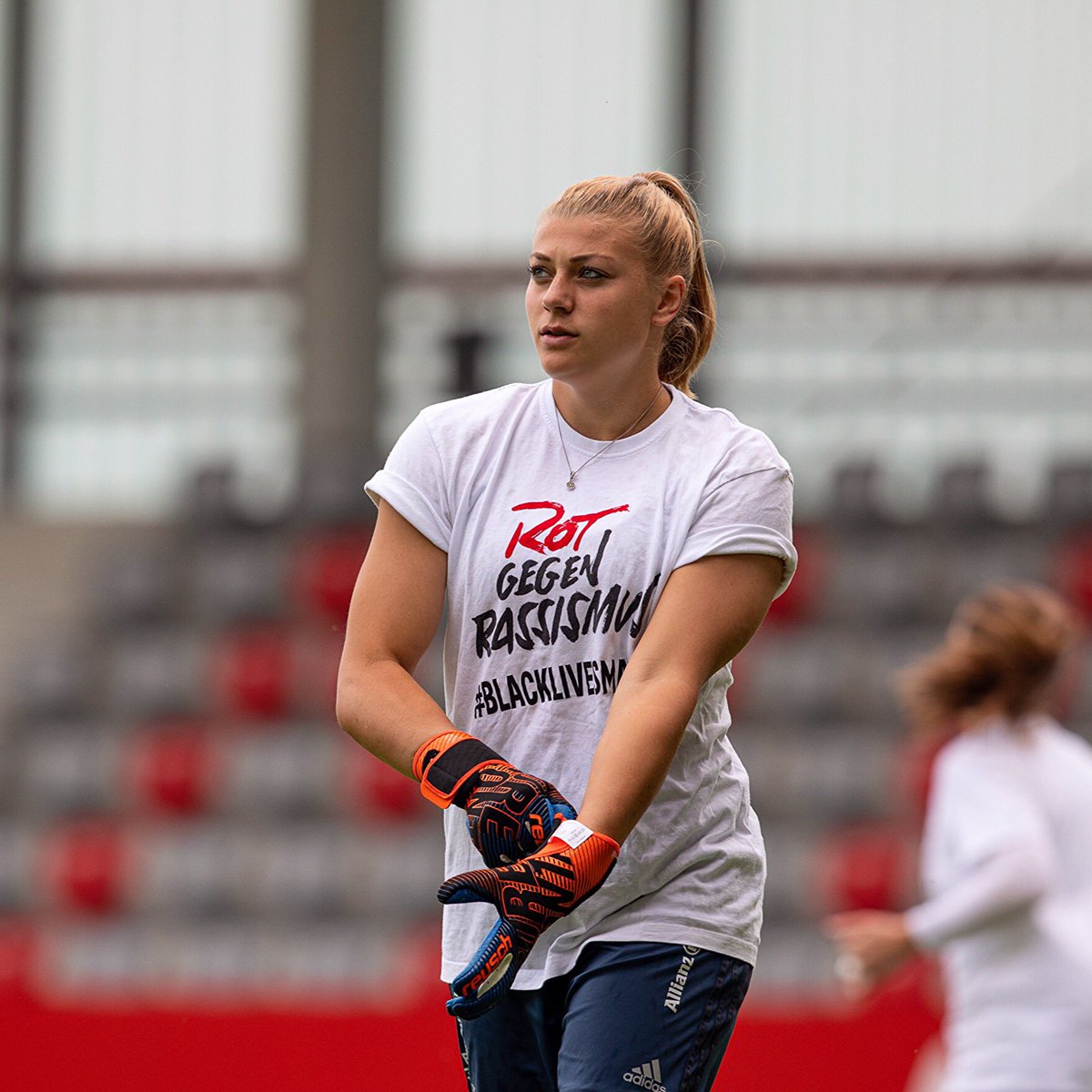 carina_schl's tweet photo. Team #Reusch 💪😊🔥🧤

#BeTheOne #PureContact #Goalie https://t.co/djq78yydUB