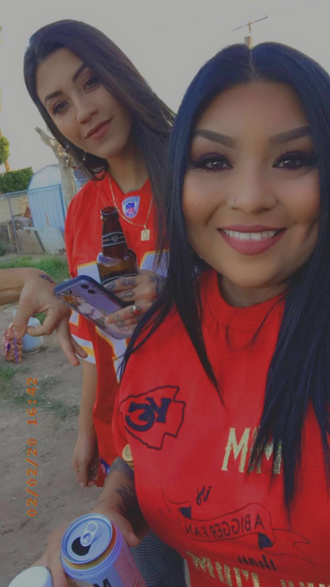 Barla_93's tweet photo. My heart aches for my Illiana I can’t find the words to console her but I promise I’m with you sis every step of the way. You left a lot of hurting hearts pelon. Proteje siempre at tu made querida.Tus herman@s especialmente de tus hijos.Always show Illiana your with her🙏🏼🖤😭👼🏽 https://t.co/1iPzGozoJl