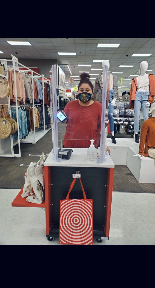 Guest advocate Keilah ready to line bust and get guests out! #NoWaitTime #t1384🎯 #worksomewhereyoulove❤️ <a href="/YeseniaTARGET/">Yesenia</a> <a href="/GaradaVilla/">Garada Villa</a> <a href="/LDJones817/">Lindsey Jones</a>