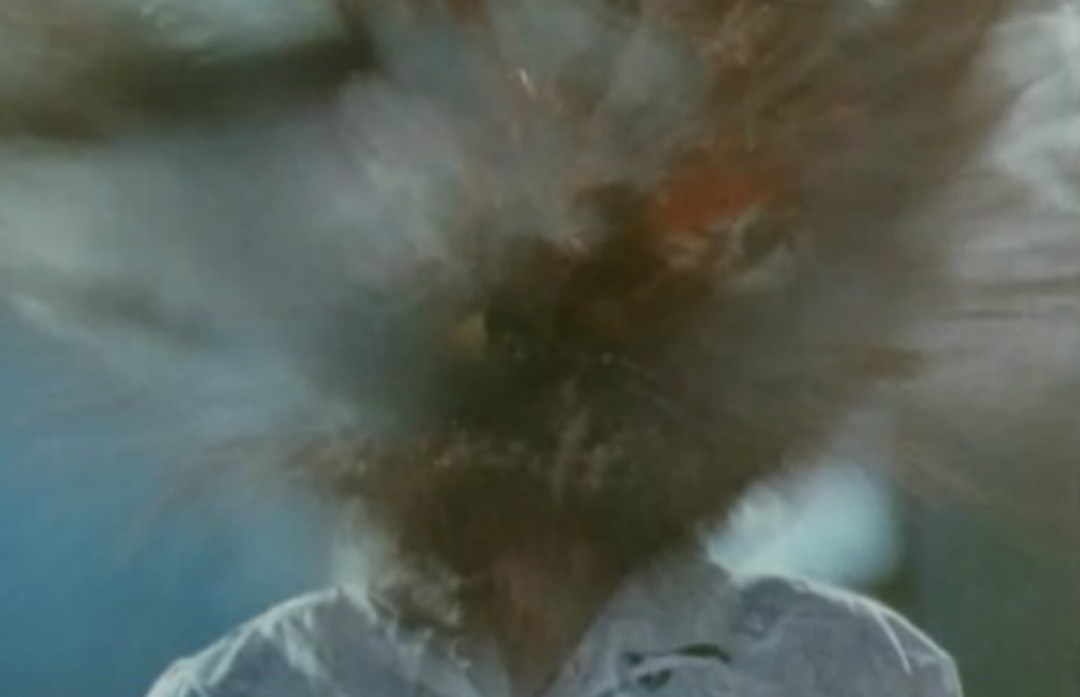  #4 Chopping Mall (Leslie)This one takes me back to when I was a wee lad.This time the kill is delivered by security robots run amock.I do find it funny that it zaps her a couple time in the back and butt and nothing really happens.I guess you gotta hit that sweet spot.