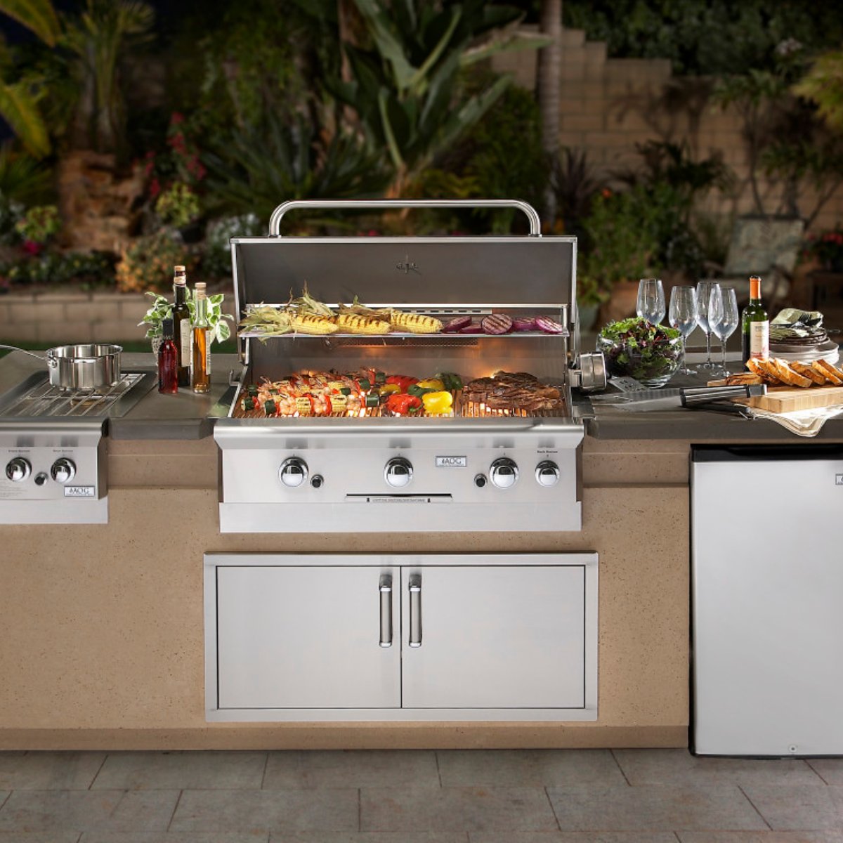 Do you enjoy grilling and entertaining in your backyard? With access to our range of outdoor cooking products, you'll find one to fit your lifestyle.