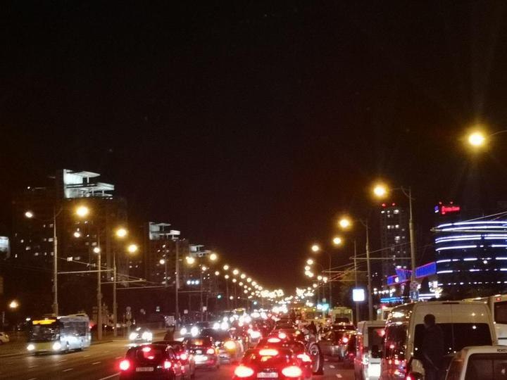 You are not the only one who can block the Independence Avenue, Sasha. Self-organized drivers of Minsk tonight. photo: @tutby  #StandWithBelarus  #Belarus