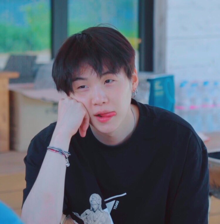 Yoongi is my world ⁷ 🐰🐱🍊 tweet media