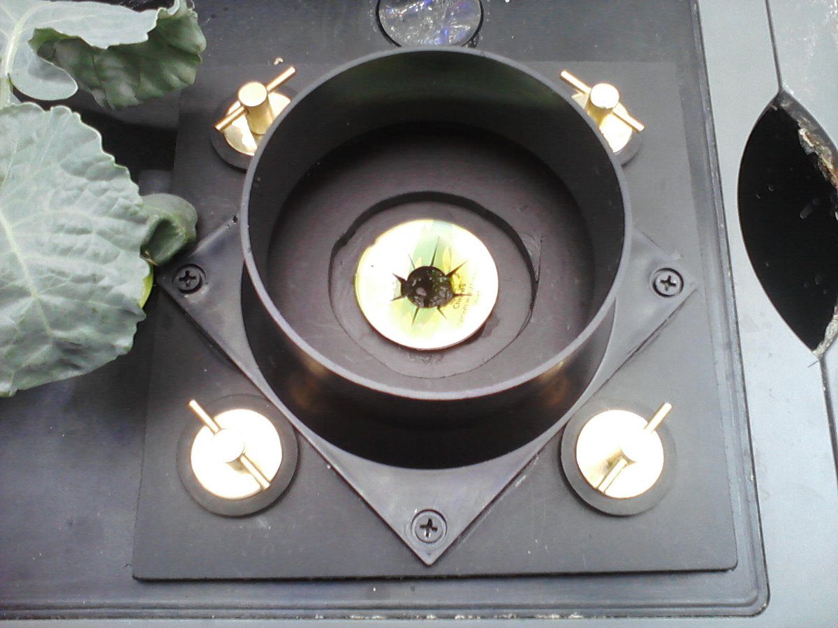 179) More info on   #Aerogarden pepper holder: the cylinder was about 5" tall & 3.5" OD (outside diameter) & 3" ID. I may need to eventually trim this further, maybe down to 4.5" or so. We& #39;ll see. The pool foam was 3.5" OD & cut to fit. The plastic base is 1/4" flat black plastic.