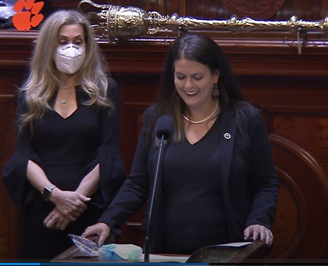 scchildrencomm's tweet photo. Special thank you to Sen. Hutto @BradHutto and Rep. Kimmons @MandyKimmons for presenting the JCLCC Data Book to legislature members. We can work together to use this data to improve the lives of children in SC! #SCKids https://t.co/9sffjgz8kZ