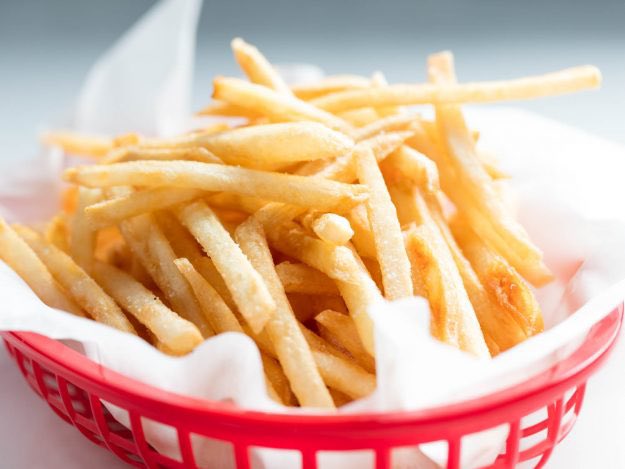 fries —8/10— either really shitty and soggy or very good and crispy — boring without sauce — +1 point if there’s a topping — really generic imo