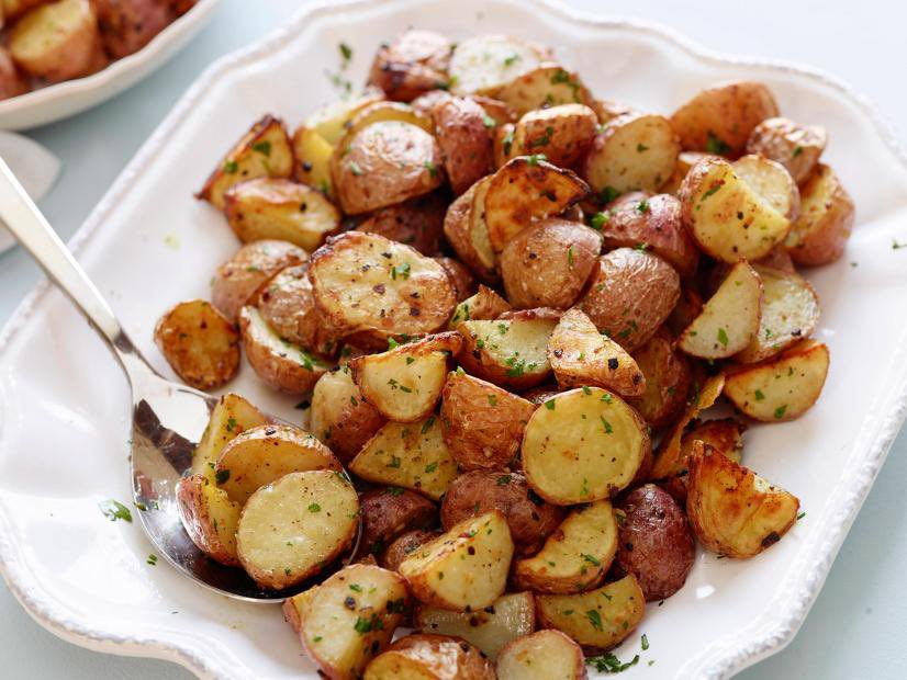 garlic potatoes —5/10— kinda boring — dry — eh it’s alright i wouldn’t crave for it or anything