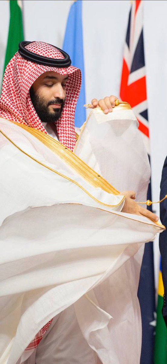 هذا الذي تعرف ُالأمجادُ خطوتُهُ 
و العِزُ يَعْرِفُهُ وَالعُرْبُ وَ العَجَمُ  

هذا ابنُ خَيرِ ملوكِ الأَرْضِ قاطِبَةً 
هذا الأميرُ الذي دَانَتْ لهُ الأُمَمُ 
#saudinationalday90 
#MBS