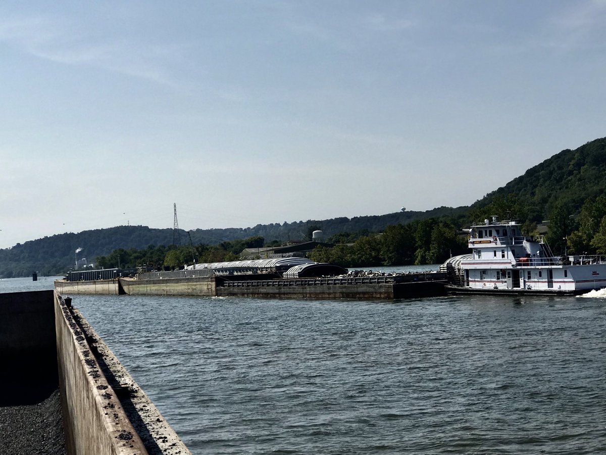 BasilKaratzas's tweet photo. Down by the river...#barges
#karatzasImages #coal #chemical #ScrapMetal #HopperBarge #OpenHoppenBarge #CoveredHopperBarge #pushboat https://t.co/JOP2OisoFM