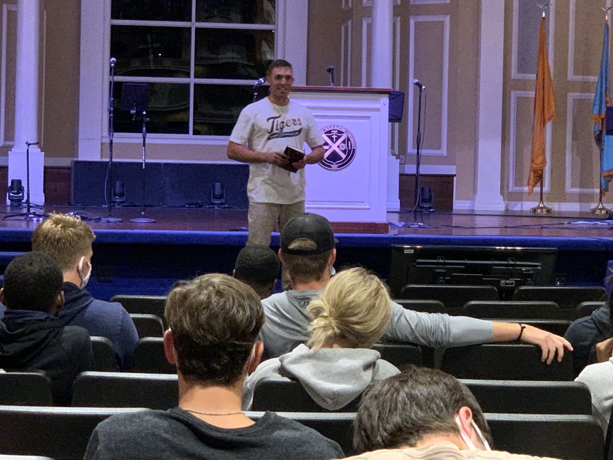 robertbardin's tweet photo. Great job by Jake Miller at @ETBU_FCA on Monday night. Thanks Jake for sharing your story & your passion to be a disciple maker. Awesome to see ETBU Baseball showing up to support a teammate. #100% #ETBUFCA #NETXFCA https://t.co/x3c4ghY3GZ