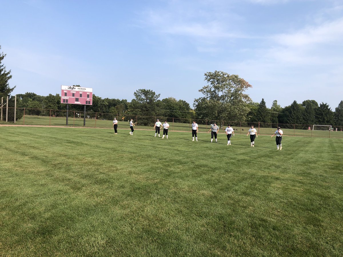 JCJets_Softball's tweet photo. Practice day #3. Small group today.. but got a lot of reps in! #JetBall https://t.co/XYeVkIsjr7