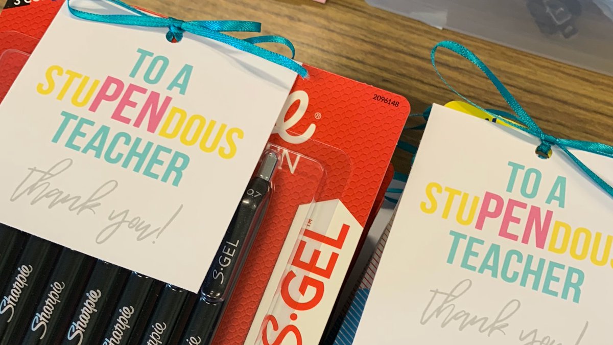 DeannaSada's tweet photo. Our teachers are working harder than ever so the reading team is showing them a little love! #WeRunAsOne, @IrikaStrube1 @LinkedwithLara #OpportunitiesNotObstacles https://t.co/N8OchbtqYn