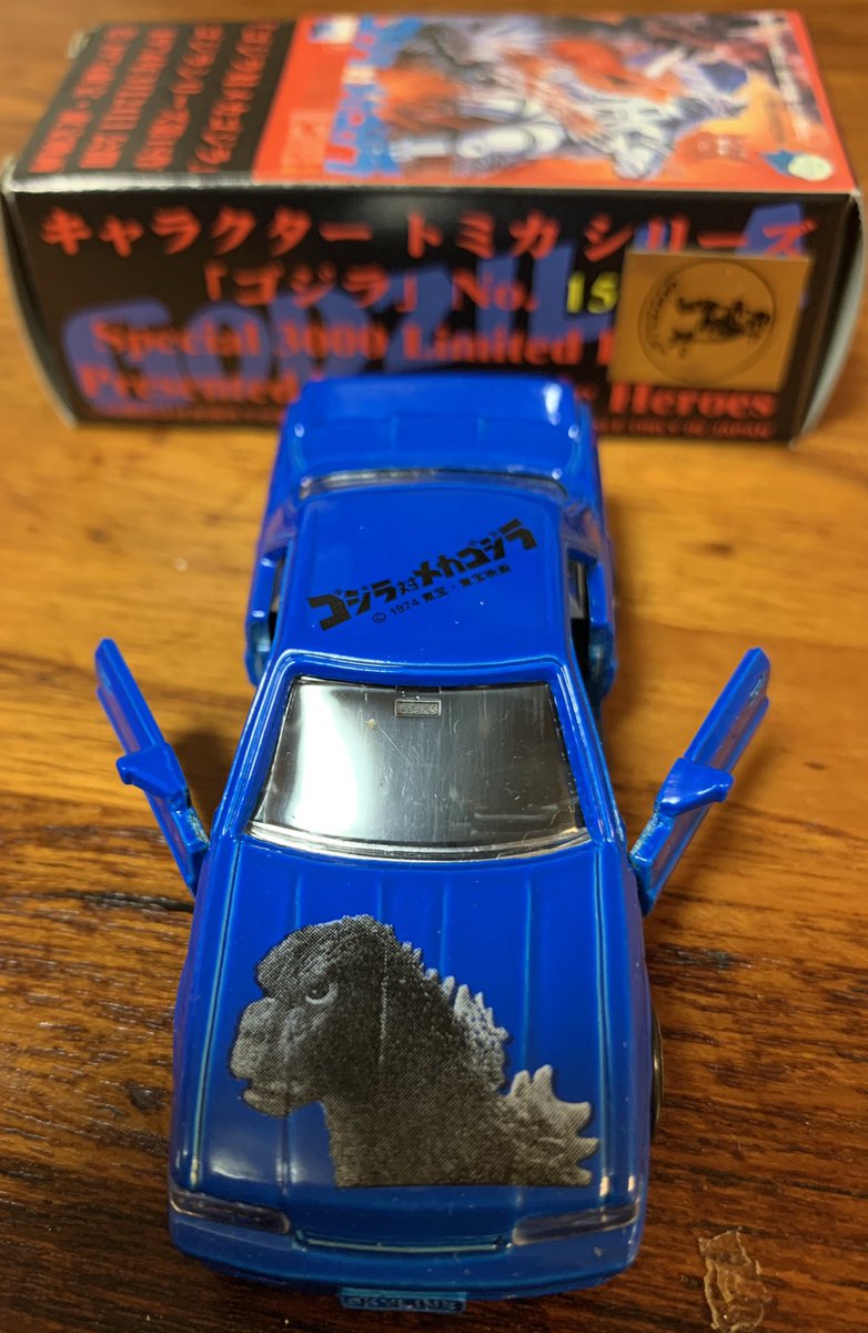 MuvTbDl51nxzoHi's tweet photo. #過去のホビーから
#トミカ
#ゴジラシリーズVol_15
#スカイライン
#ドアオープン
#ゴジラ対メカゴジラ
#箱付き新品
#No_27
多趣味で色々集めてます。どの位有るのかツイートします。暫くこのゴジラシリーズ続きます。旧ゴジラ作品16作をスカイラインとのコラボ。15作目やっと出たゴジラ対メカゴジラ！ https://t.co/PYSKI2bFdW