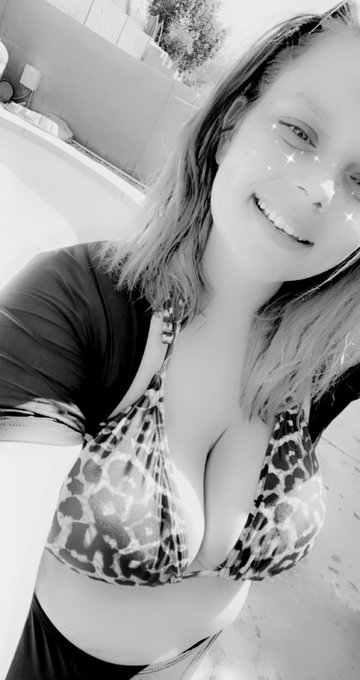 #Pool day https://t.co/yVp2u8BXRd<a href="/tag/pool"class="tags">#Pool</a>