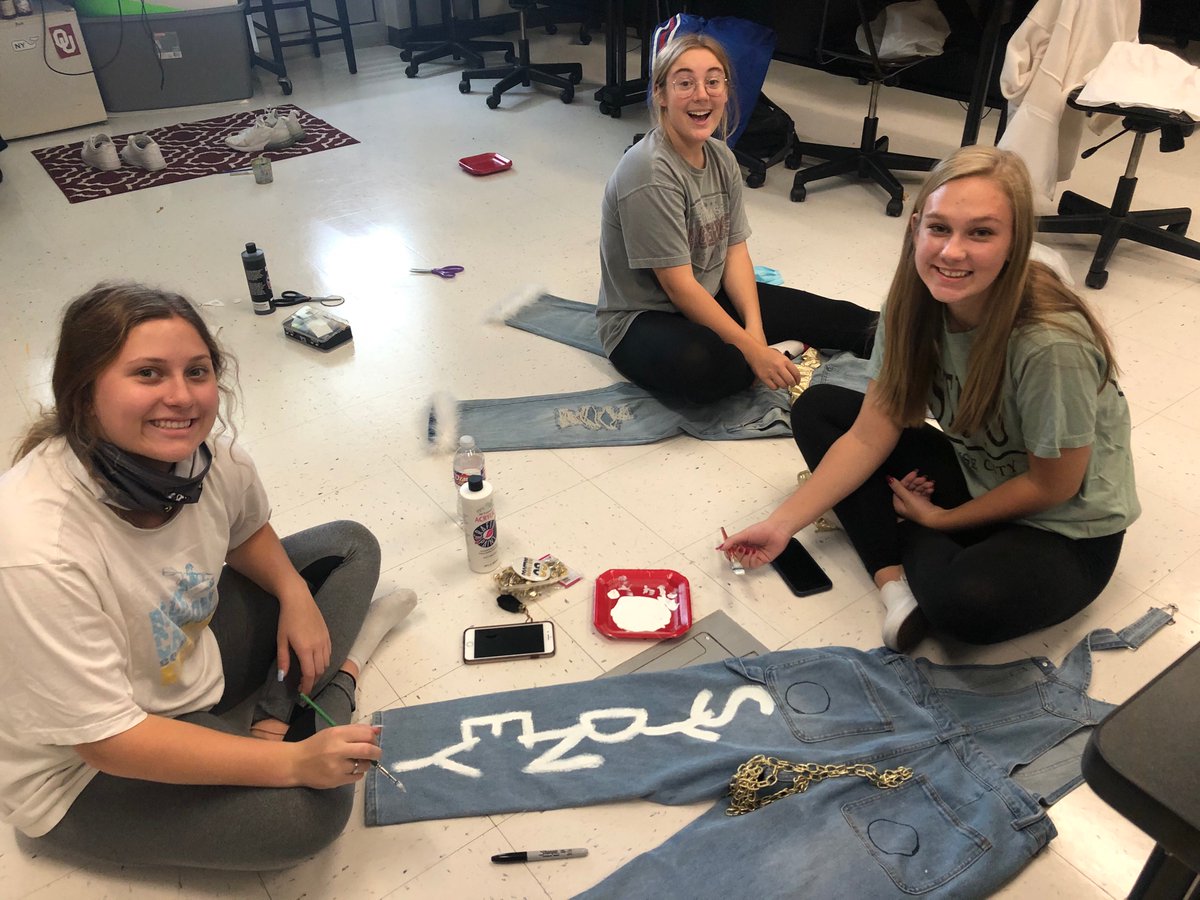 RCHS_stuco's tweet photo. Here’s 3 seniors putting that work in on their overalls!!! DONT FORGET TO DECORATE YOUR DENIM BULLDOGS!!!! 2 DAYS TILL GAME DAY YALL!!!!! https://t.co/7dyQ8BVF18