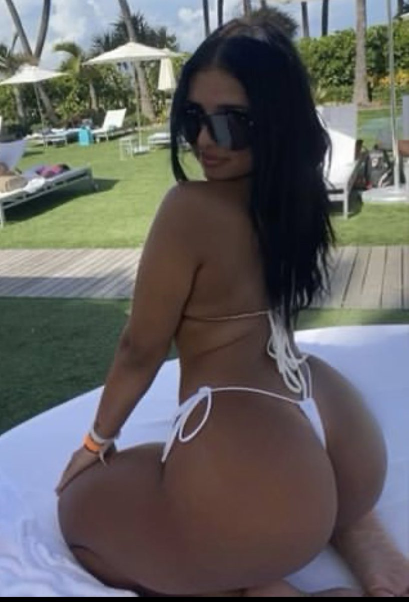 CrackshotMoon's tweet image. Looking for a sugar daddy 😫