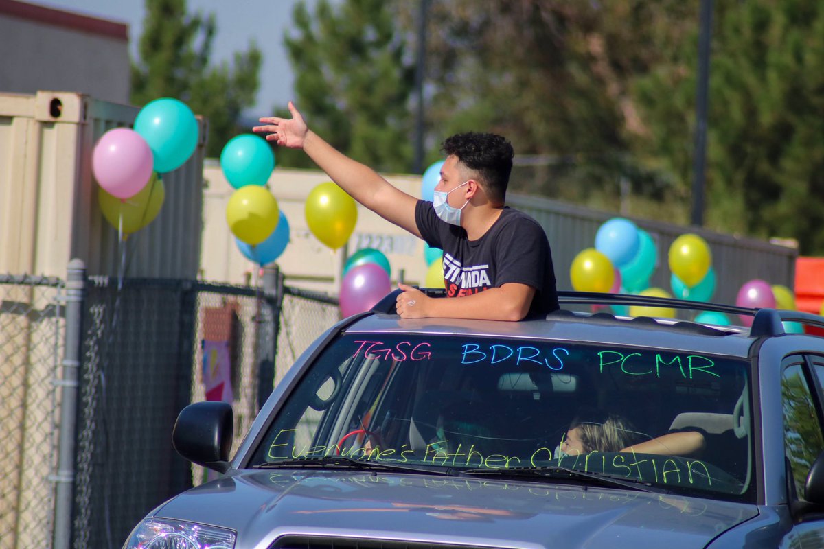 EHSYRBKAquila's tweet photo. A little sneak peak of this year’s Senior Sunrise pictures! Stay tuned for more previews! ❤️💛 credit to our very own, Karis Gold! https://t.co/KDRPCIj8CW