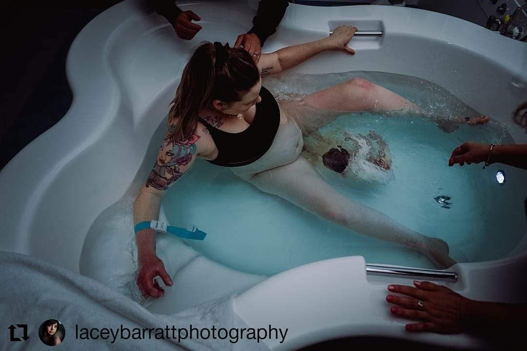 di_condojanni's tweet photo. #naturalbirth #midwife #birth #placenta #waterbirth #violenzaostetrica #ostetricheperledonneorapiuchemai #ostetrica #gravidanzaconsapevole #empowerment #midwifery #ossitocina #oxytocin #ormonedellamore #episiotomia #kristeller #posizionilibere #freedomforbirth https://t.co/C8lnoc8Soe