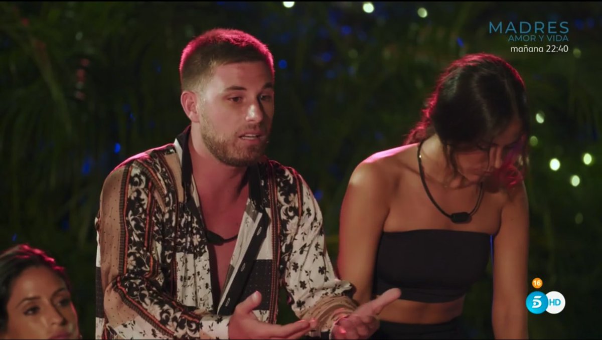 yotele's tweet photo. Liseth asegura que se besó con Tom y que tiene testigos #LaIslaDeLasTentaciones2 https://t.co/cEMQdwaTVZ https://t.co/ERNZFF67jm