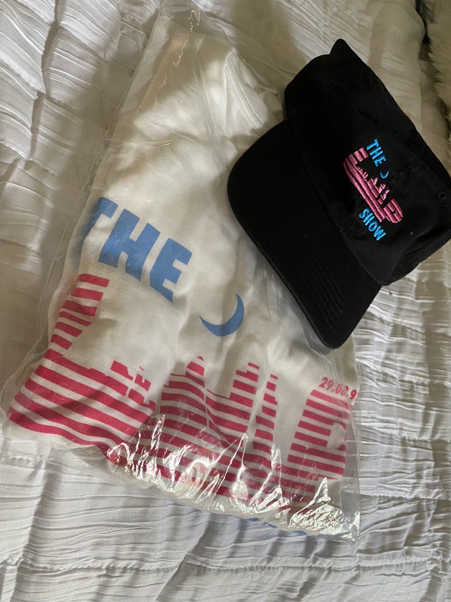 mllyhlnzl's tweet image. My merch finally arrived ! Can’t wait to wear it, tysm Liam🤍 #lpshowact2