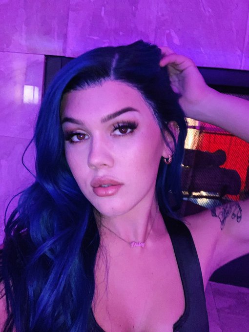 i looked STUPID HOT yesterday man https://t.co/Pf2lB6eVXF