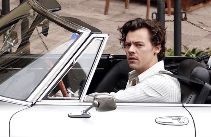 valeriacheetham's tweet photo. Quiero saber si ustedes estan preparadas para esto:
#HarryStyles #OneDirection #hshq #golden #fineline #HARRY #HarryStylesLoveOnTour #Italia #larry #sogolden https://t.co/BFWR5DM9D5