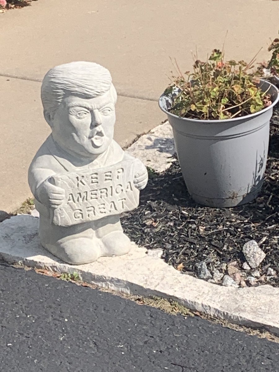 TaterKeg's tweet photo. ⁦@realDonaldTrump⁩  they won’t take down my statue! https://t.co/vDIaAUwjhT