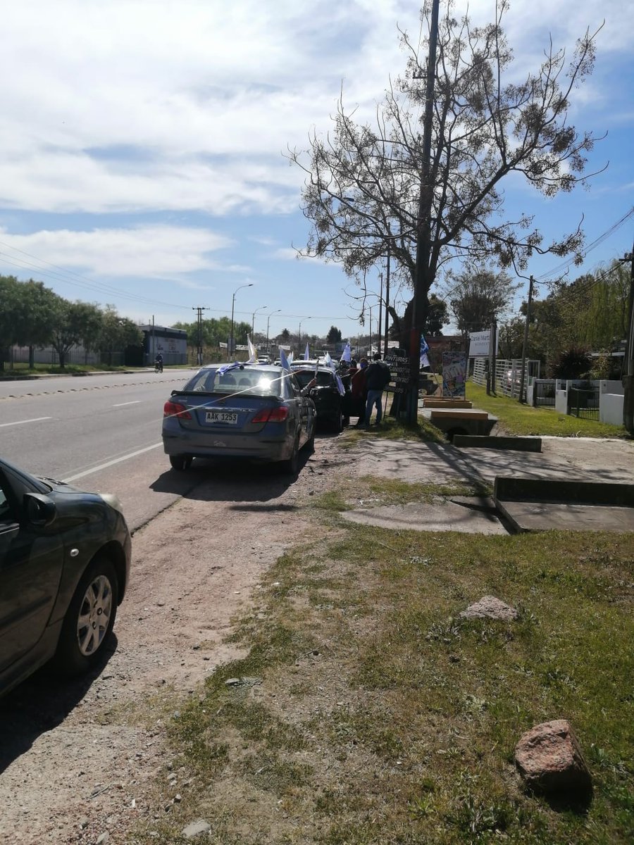 aletex81's tweet photo. La agrupación 18 de Mayo haciéndose presente en la caravana que recorrió La Paz, Las Piedras,18 de Mayo y Progreso
#OrgullosamenteBlancos
#EsAhora18DeMayo
@E_Ortega33 @Edil_alerepetto @Gabriel32214040 @JRadiccioni https://t.co/CzhZytoIRK