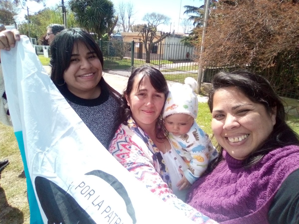 aletex81's tweet photo. La agrupación 18 de Mayo haciéndose presente en la caravana que recorrió La Paz, Las Piedras,18 de Mayo y Progreso
#OrgullosamenteBlancos
#EsAhora18DeMayo
@E_Ortega33 @Edil_alerepetto @Gabriel32214040 @JRadiccioni https://t.co/CzhZytoIRK