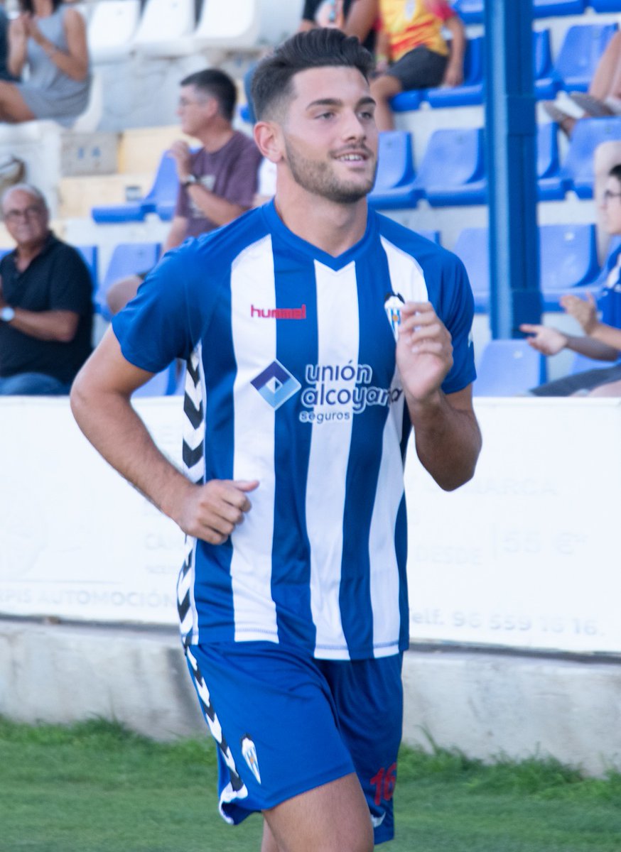 CD_Alcoyano's tweet photo. 📢 Migue Aracil renueva hasta 2022 con el Deportivo y se marcha cedido al Beniganim, para sumar minutos en Tercera División y volver con más experiencia.

Mucha suerte Migue. https://t.co/pLtH3dHRk5