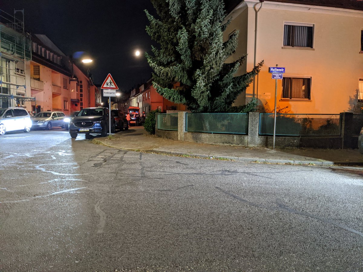 FalschparkenKA's tweet photo. Unseren neuen Account nach dem Vorbild von @FalschparkenFFM weihen wir mit einem Erfolg ein:
Als heute der 🚔 KOD auf die unpassierbare Bordsteinabsenkung aufmerksam gemacht wurde, haben die freundlichen Beamten ohne Murren entschieden, dass sie abschleppen werden 🚨🛫 https://t.co/UlwRAqrwXz