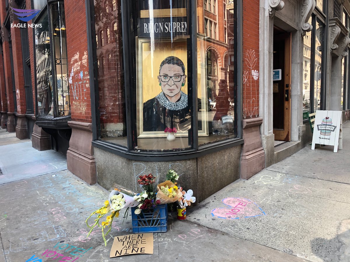 JSoriano_EBC's tweet photo. Supreme Court Justice Ruth Bader Ginsburg's memory was honored throughout New York as seen at Columbia University where she graduated top of her class and later became the first female tenured professor of the Law School, and in a shop window at 19th and Broadway #RBG #EagleNews https://t.co/efZutdSwoN