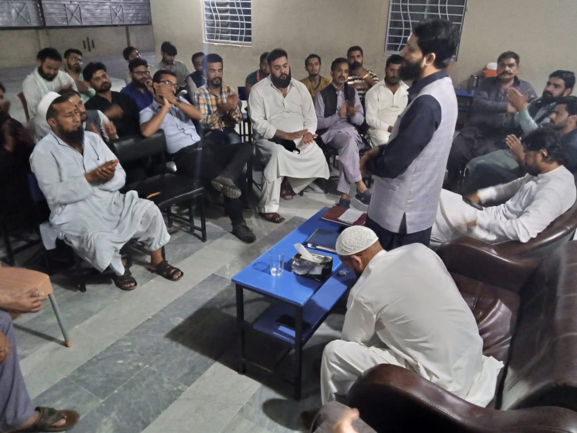 آج یوتھ ونگ راولپنڈی سٹی کے سوشل میڈیا ممبران سے پہلی باضابطہ میٹنگ ھوئی جس کی قیادت صدر یوتھ ونگ راولپنڈی سٹی سید عاطف علی شاہ,جنرل سیکرٹری مہدی عباسی نےکی۔اس موقع پر میڈیا کے حوالے سے نائب صدر مجتبیٰ رزاقی، میڈیا کوآرڈینیٹر راجہ عثمان،سوشل میڈیا کوآرڈینیٹر نعمان ڈی جے موجود تھے