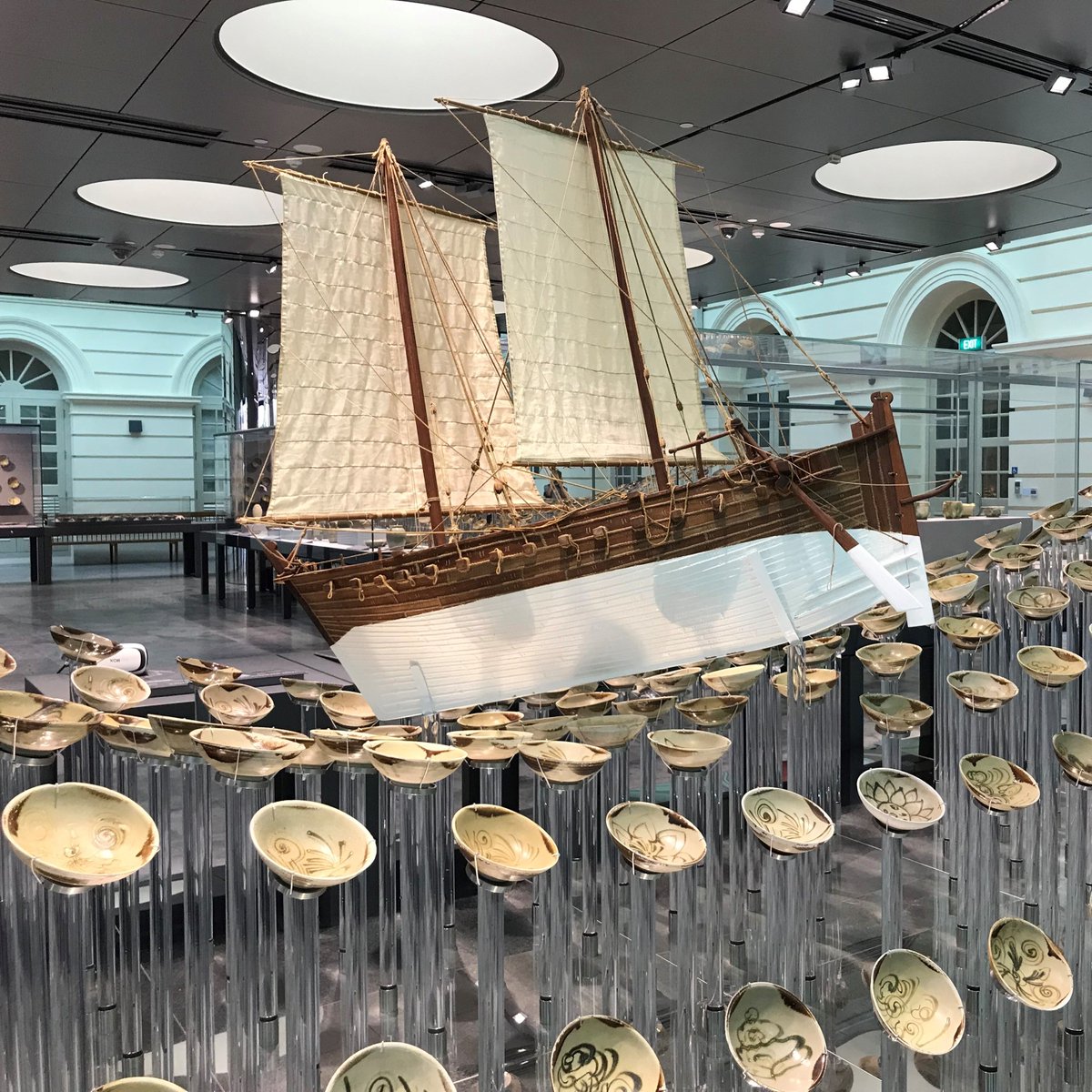 Man with curly hair, possibly a Central Asian, painted by an artist in Changsha, an inland city in South China, on a bowl found in the wreck of a 9th-c Arabian ship near Indonesia (Belitung), on its way to West Asia loaded with more than 60,000 Chinese ceramics &amp; other valuables.