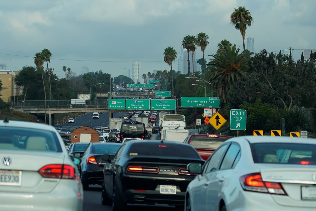 ajplus's tweet photo. California will ban the sale of new gasoline-powered cars and trucks starting in 2035, following an executive order by the governor aimed at reducing emissions.

The state currently accounts for 11% of all car sales in the U.S. https://t.co/ro3i7mI7hJ