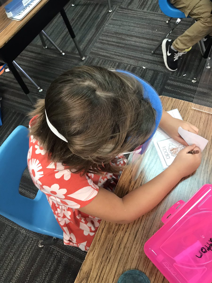 MrsGraysRangers's tweet photo. Weβve become experts at read to self, word work and IStation! Reading workshop is still tons of fun! #RochellRocks #RockwallISD https://t.co/FhH3njUxbd