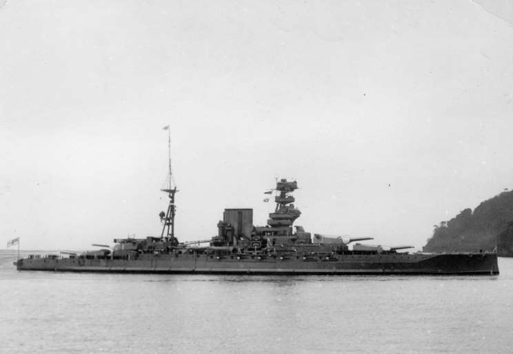 On this day 1940 a  @RoyalNavy,  @Australian_Navy & Free French force under V/Adm Sir John Cunningham, aboard the battleship HMS Barham, with the battleship HMS Resolution & aircraft carrier HMS Ark Royal approached Dakar, Vichy controlled French West Africa  #WW2