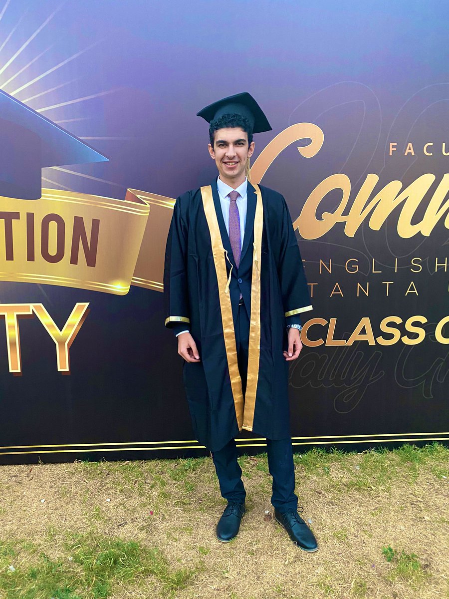andrewna5la's tweet photo. He is finally graduated 💖
نفسي اخويا يخلف عيل و يسميه "الناس" عشان يقولولي يا عم الناس https://t.co/ISHg3AkTRM