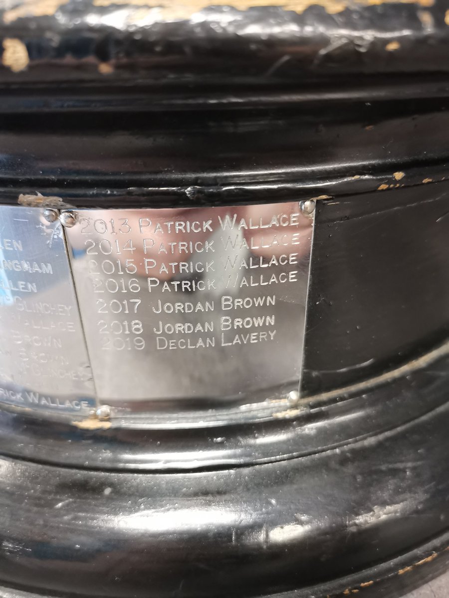 The Nicholl Trophy, presented to the Northern Ireland Amateur Champion since 1953. This beautiful trophy has famous names engraved in the side Inc. Mark, Alex Higgins <a href="/Shellhiggins147/">Shelley Higgins 🎱</a>, Patrick Wallace and <a href="/jordyb147/">Jordan Brown</a>. Up for grabs this weekend in #AntrimSportsClub