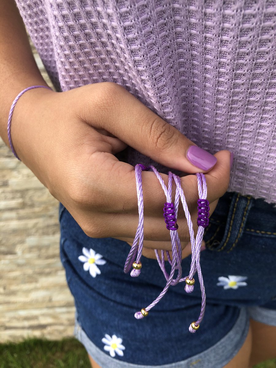 mixmatchcustom's tweet photo. 𝗔𝗚𝗔𝗥𝗥𝗔 𝗠𝗜 𝗠𝗔𝗡𝗢  💜✊🏽 Mis amores tengo estas pulseritas que estarán saliendo con sus órdenes adjunto a una nota con el propósito de la misma. También sé qué hay interesadas en ellas solitas así que las tengo a $1 sin motivo de lucrarme. Escríbeme para detalles ✨ https://t.co/gS0pchs8X5