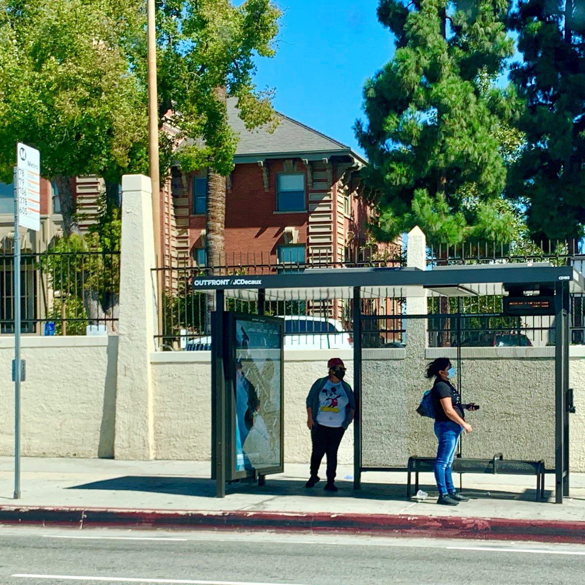 OutfrontDecaux's tweet photo. Social โฌ
๏ธโก๏ธdistancing on the afternoon commute back home ๐ธ
#labusstops
#busshelterspottingla
#theselastreets
#investintransit
#latransit
#publictransportation https://t.co/XuiTA5IrnV
