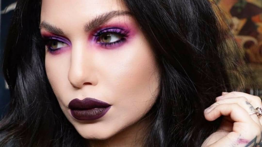 ItsJustAngie_'s tweet photo. Inspired by @BaileySarian ❤
Since I've been getting a little better at Makeup thought I'd share my look of the day to you.😊😘

Eyeshadow palette: @JeffreeStar #MiniBreaker
Lipstick: @thekatvond shade #Damned (my favorite)
Foundation: @wetnwildbeauty shade #DesertBeige https://t.co/Qu5GlFjv4s